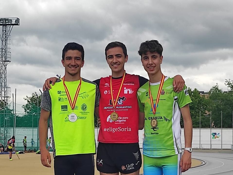 Rodrigo Santa Elena se proclama subcampeón regional absoluto de marcha en pista