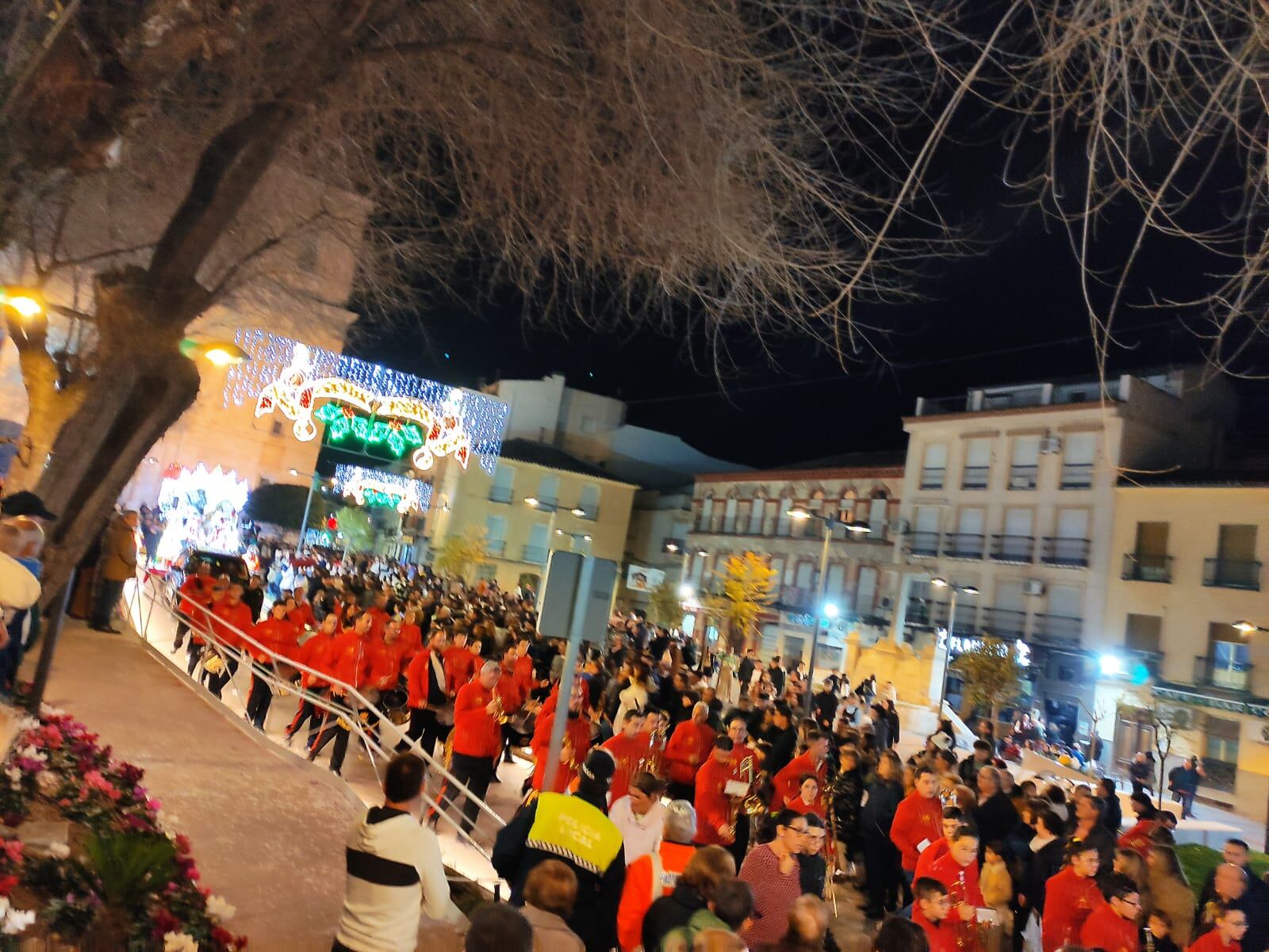 Momento del paso de la Cabalgata de Reyes Magos por la Plaza de España