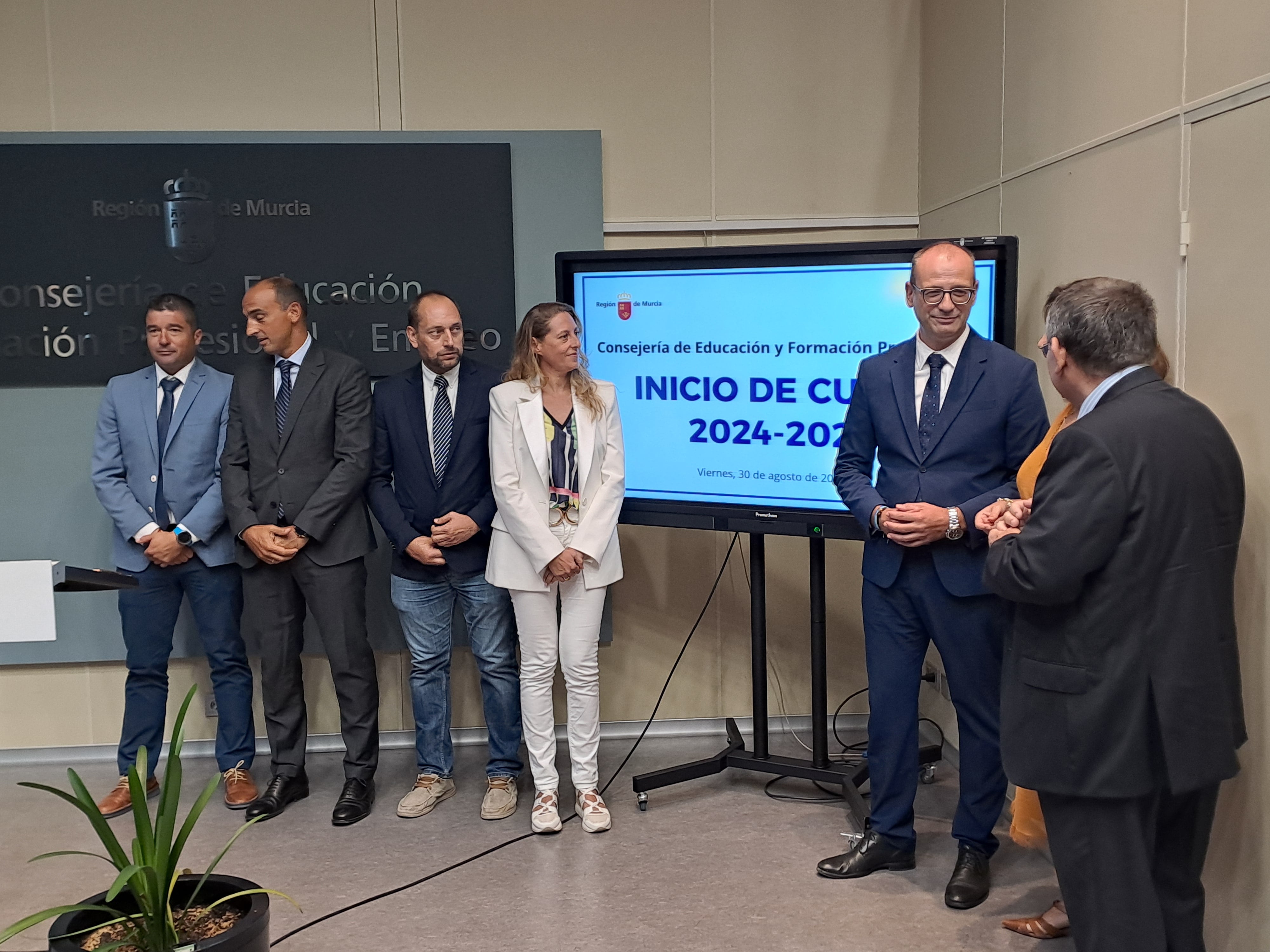 El consejero de Educación y Formación Profesional, Víctor Marín, presenta las novedades del inicio de curso 2025-2025