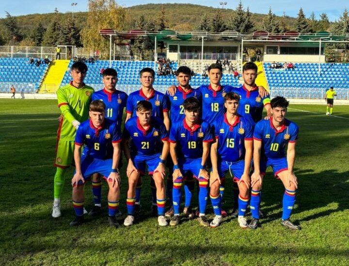 L'equip titular de la selecció andorrana sub-19 masculina que ahir disputava el partit contra Bulgària i que va guanyar per 1-2.