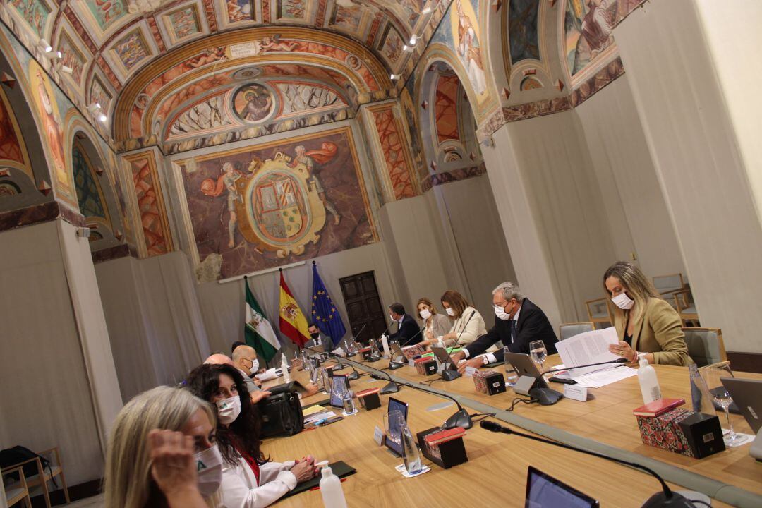 Consejo de Gobierno de la Junta de Andalucía en la sacristía del Hospital de Santiago