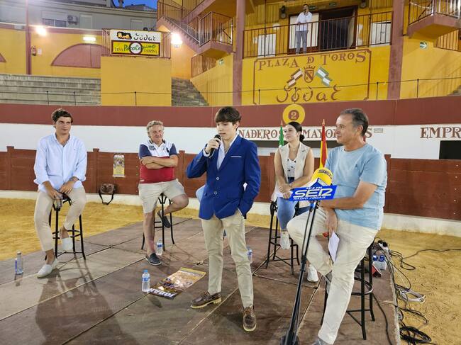Momento de intervención del novillero local, Nicolás Ruiz 'El Garci'