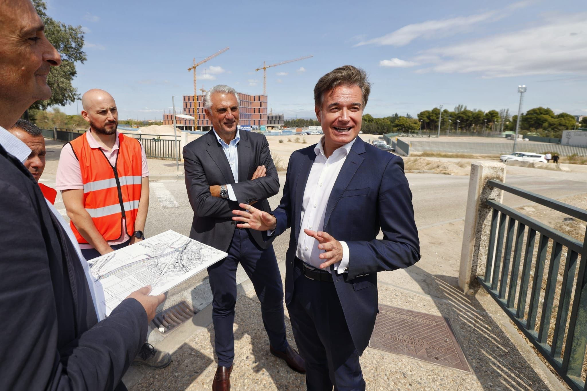 El Ayuntamiento de Zaragoza visita el punto donde se construirá el nuevo vial en Gómez Laguna