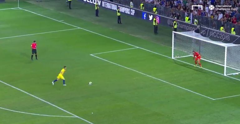 Jorginho se dispone a ejecutar su penalti en la tanda ante el Inter de Milan