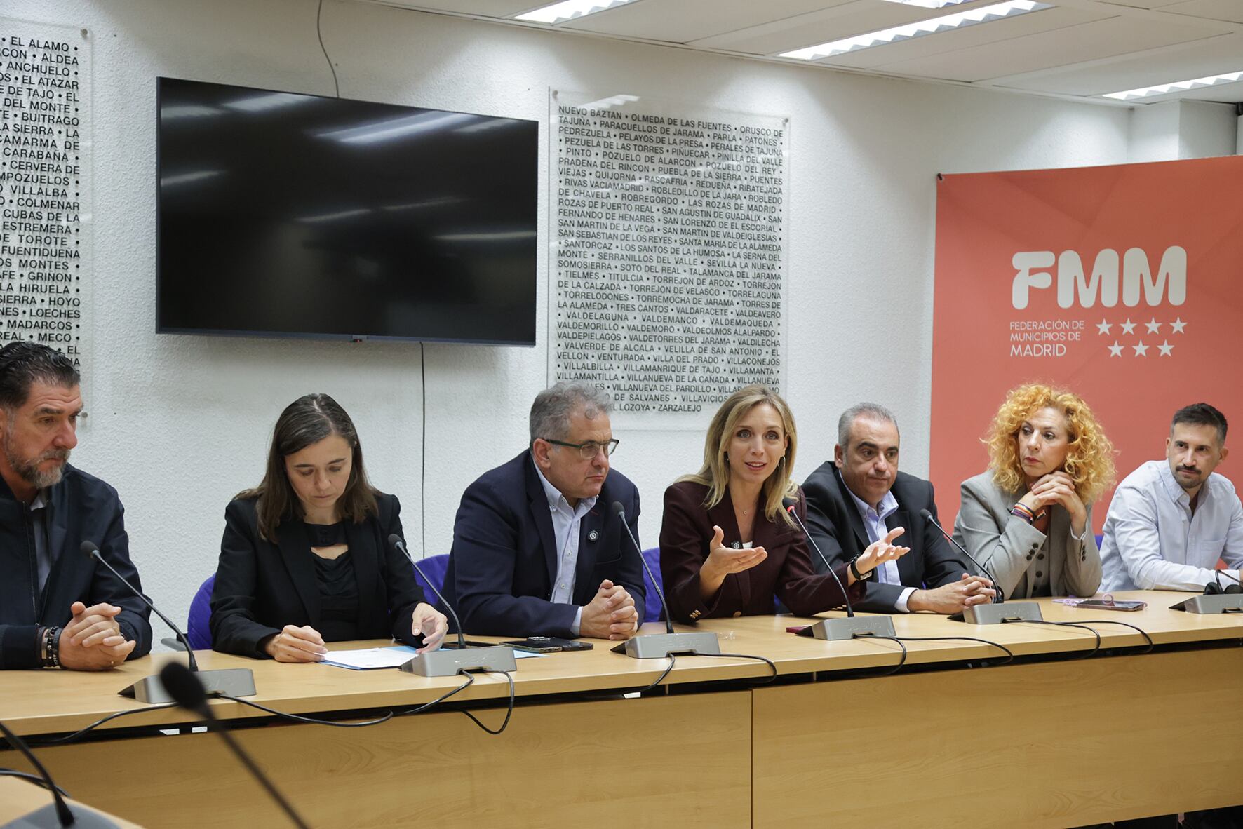 La alcaldesa de Alcorcón, Candelaria Testa junto a Ramón Jurado, alcalde de Parla; Javier Corpa, alcalde de San Fernando de Henares y Raquel Jimeno, alcaldesa de Ciempozuelos