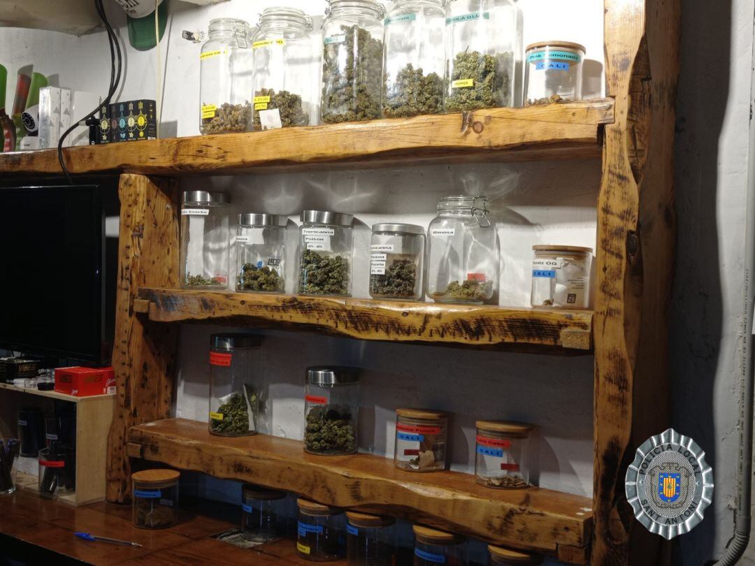 Uno de los locales precintados