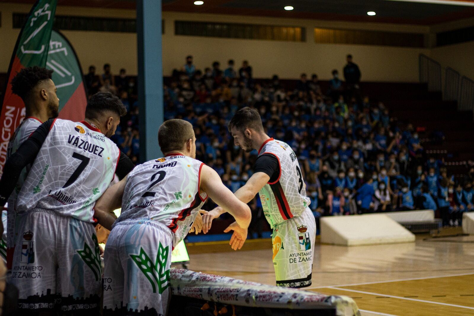 Fondo repleto de canteranos en el partido ante Udea Algeciras