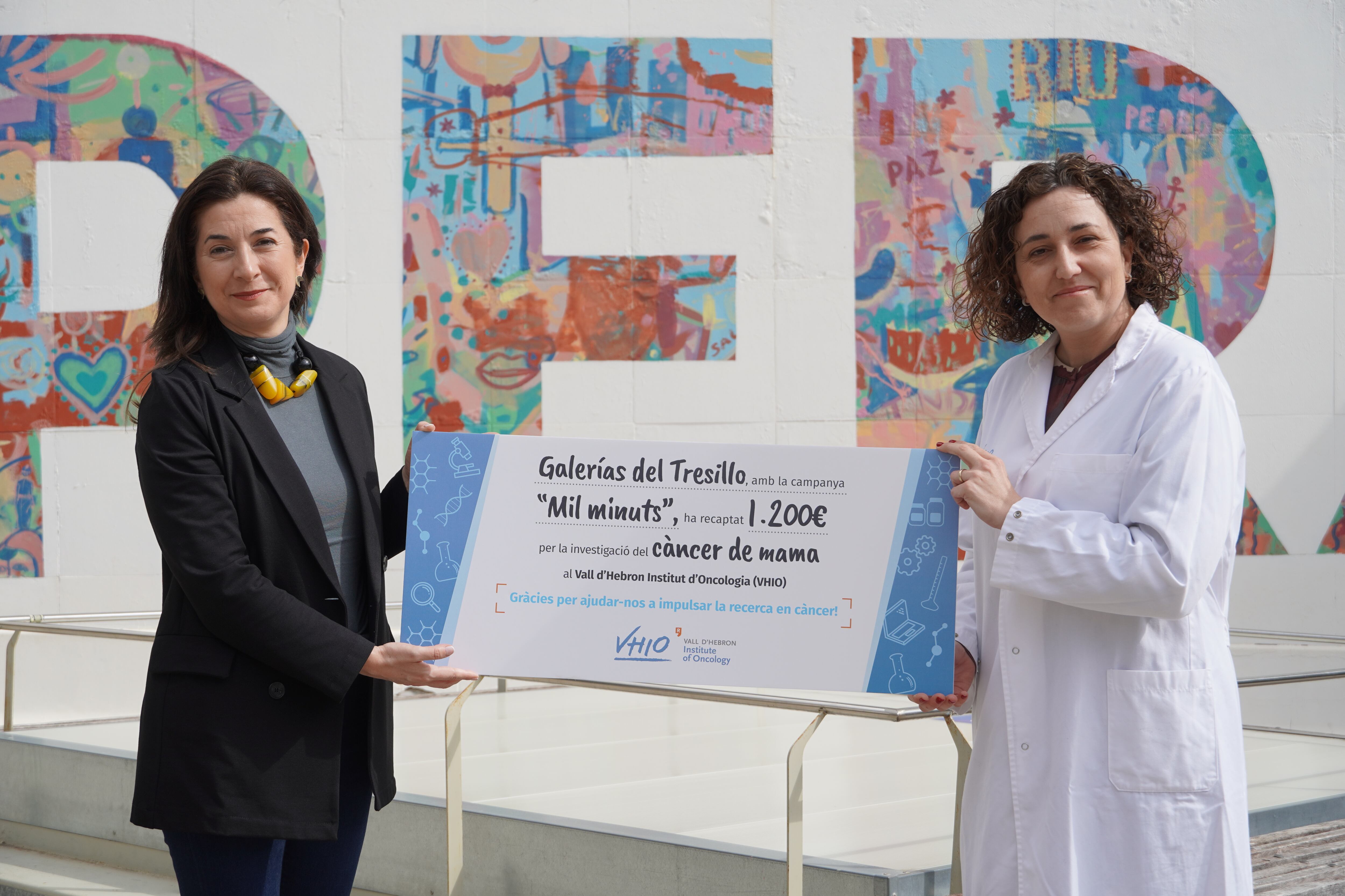 Momento de la entrega del cheque