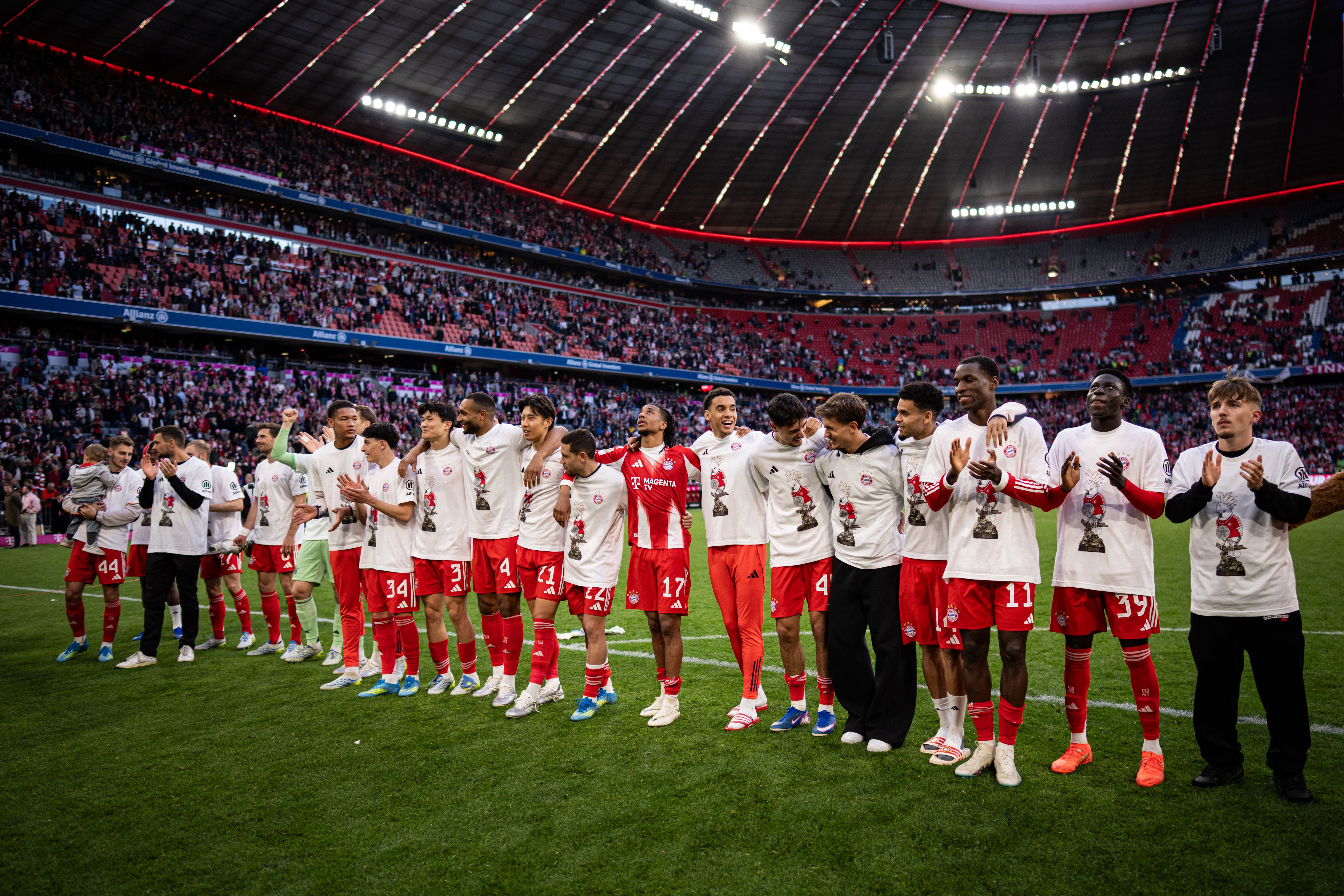 Los jugadores del Bayern de Múnich celebran el título de Bundesliga