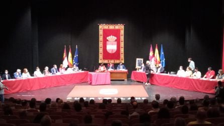 Auditorio Pedro Almodóvar de Puertollano, lleno en la toma de posesión del nuevo primer edil