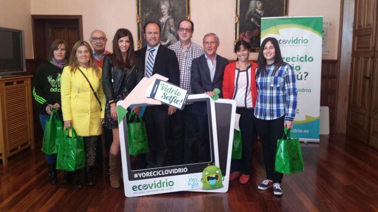 Foto de presentación de los resultados de la capampaña que ha implicado a los hosteleros palentinos durante las fiestas patronales.