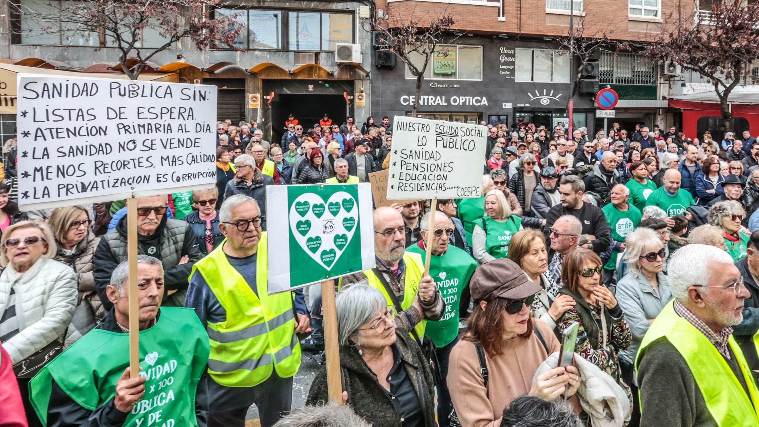 Imagen de archivo de una concentración en Elda en defensa por una sanidad pública de calidad