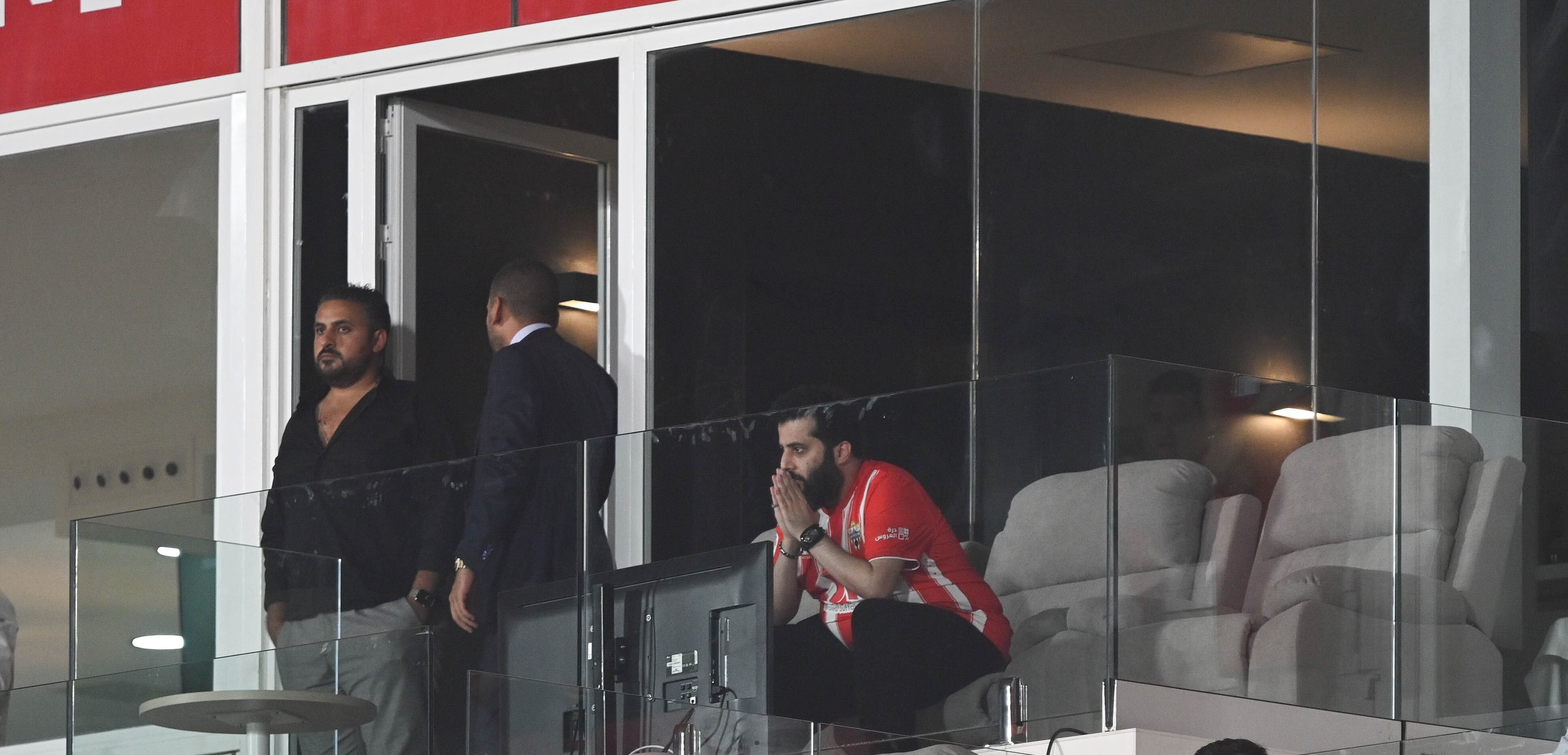 Turki en su palco cinco estrellas.