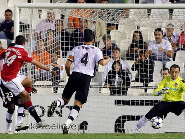 El méxicano ha sido el autor del único tanto del Valencia 0 - Manchester United 1