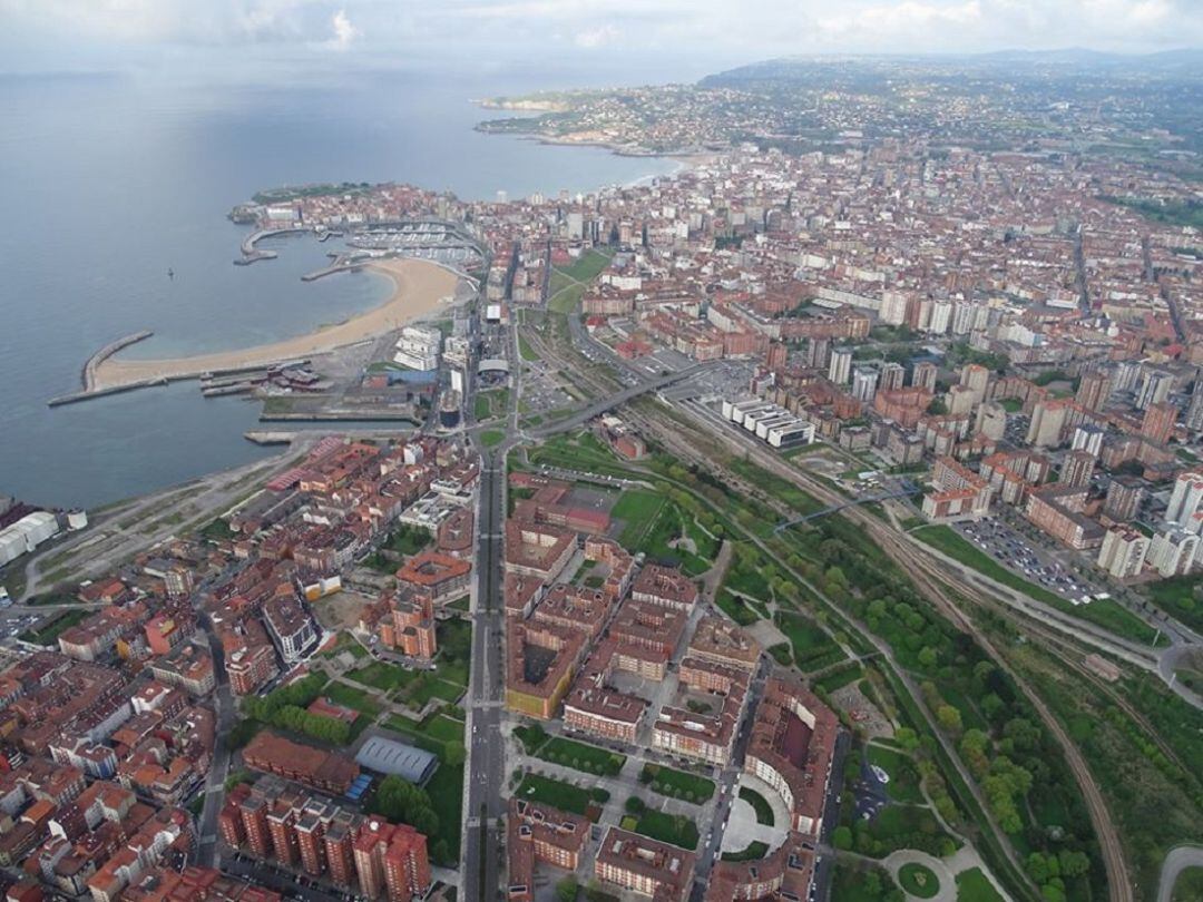 Gijón desde el aire.