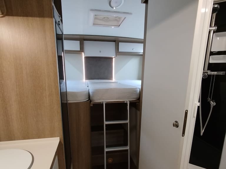 Interior de una de las autocaravanas