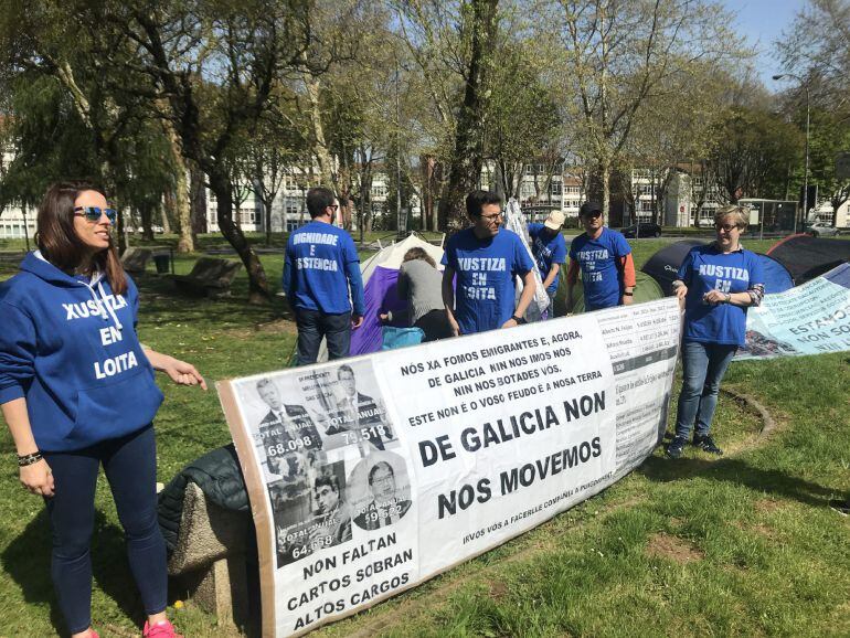 Acampada ante San Caetano de funcionarios de justicia en huelga.