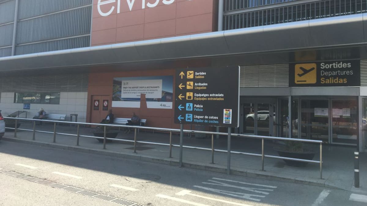 Habilitan nuevas zonas en el aeropuerto de Ibiza para evitar las aglomeraciones en los controles sanitarios