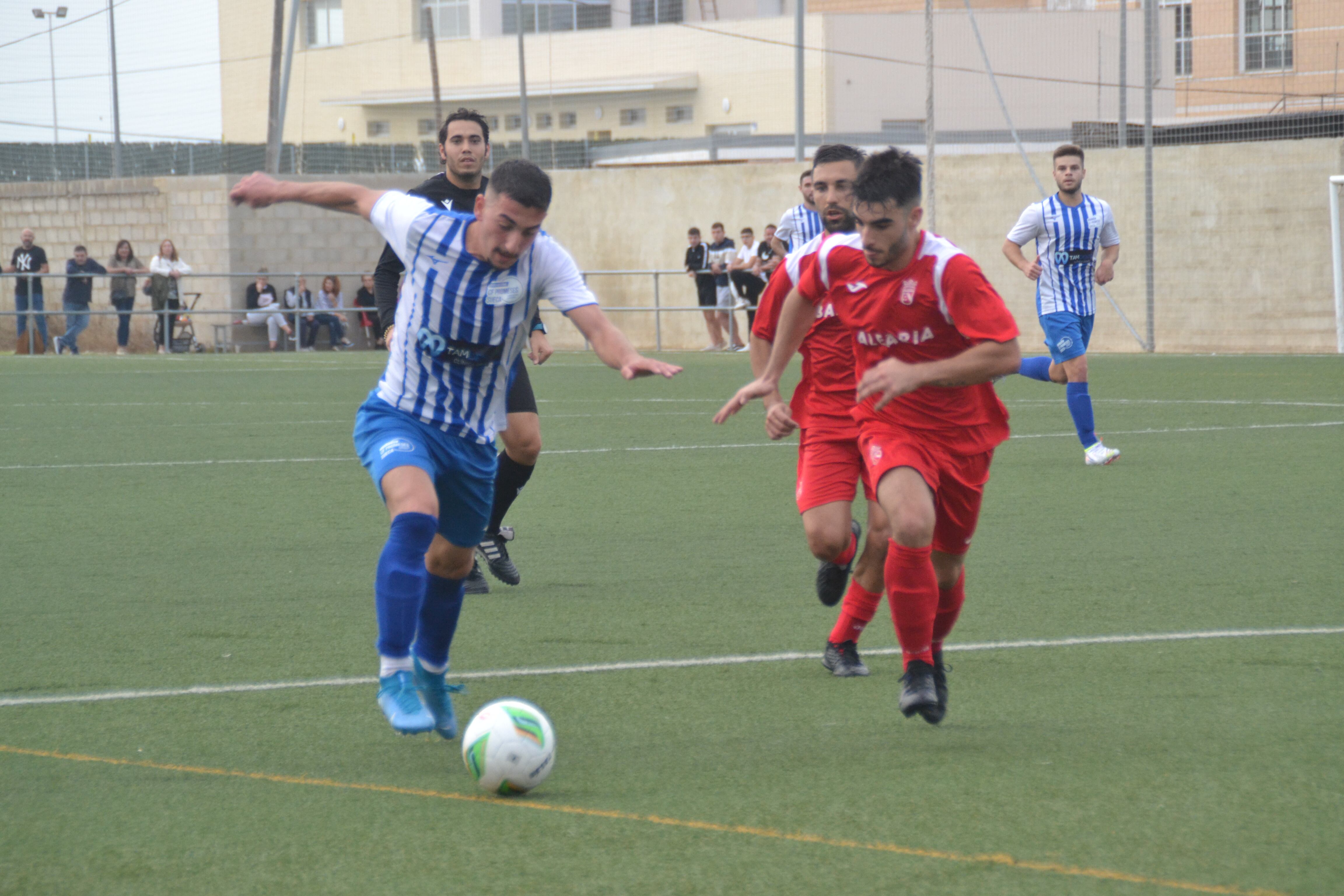 El dianense Lobo defendiendo.