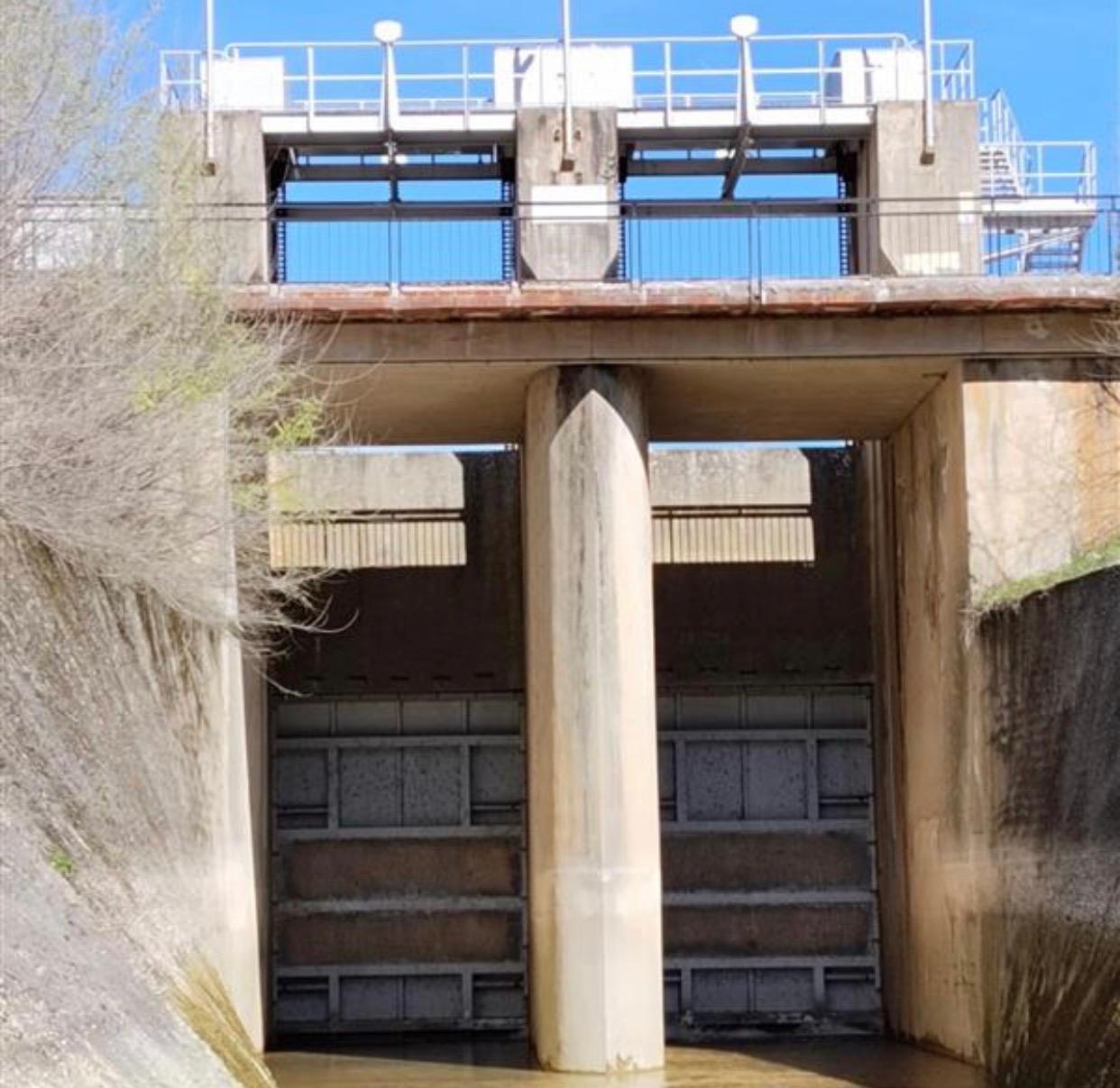 Compuertas del canal de Entrepeñas a Buendía