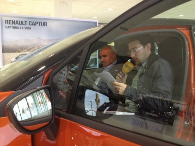 Emisión del informativo local de Radio Valladolid desde un Renault Captur