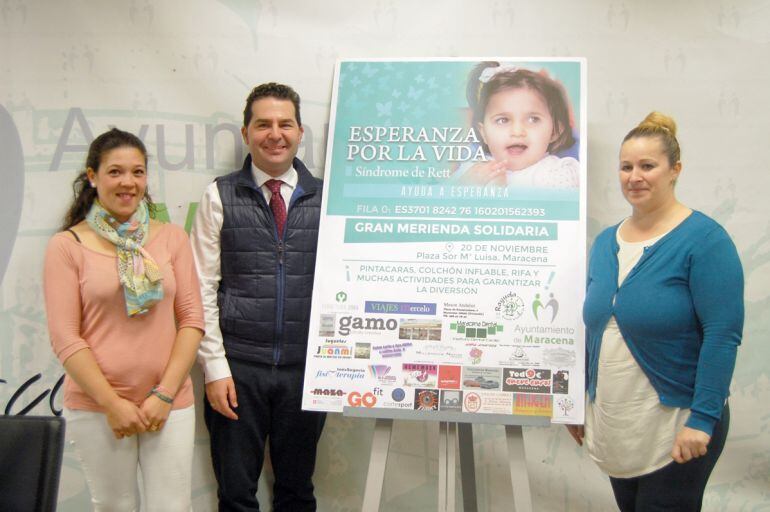 El alcalde de Maracena, Noel López, presenta el acto solidario a favor de las necesidades de la niña Esperanza