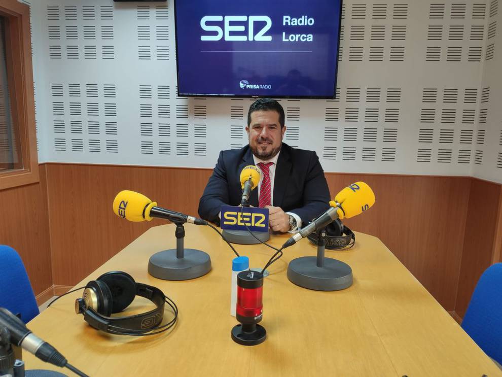 Juan Jódar, presidente de la patronal lorquina en los estudios de Radio Lorca SER(Foto de archivo)