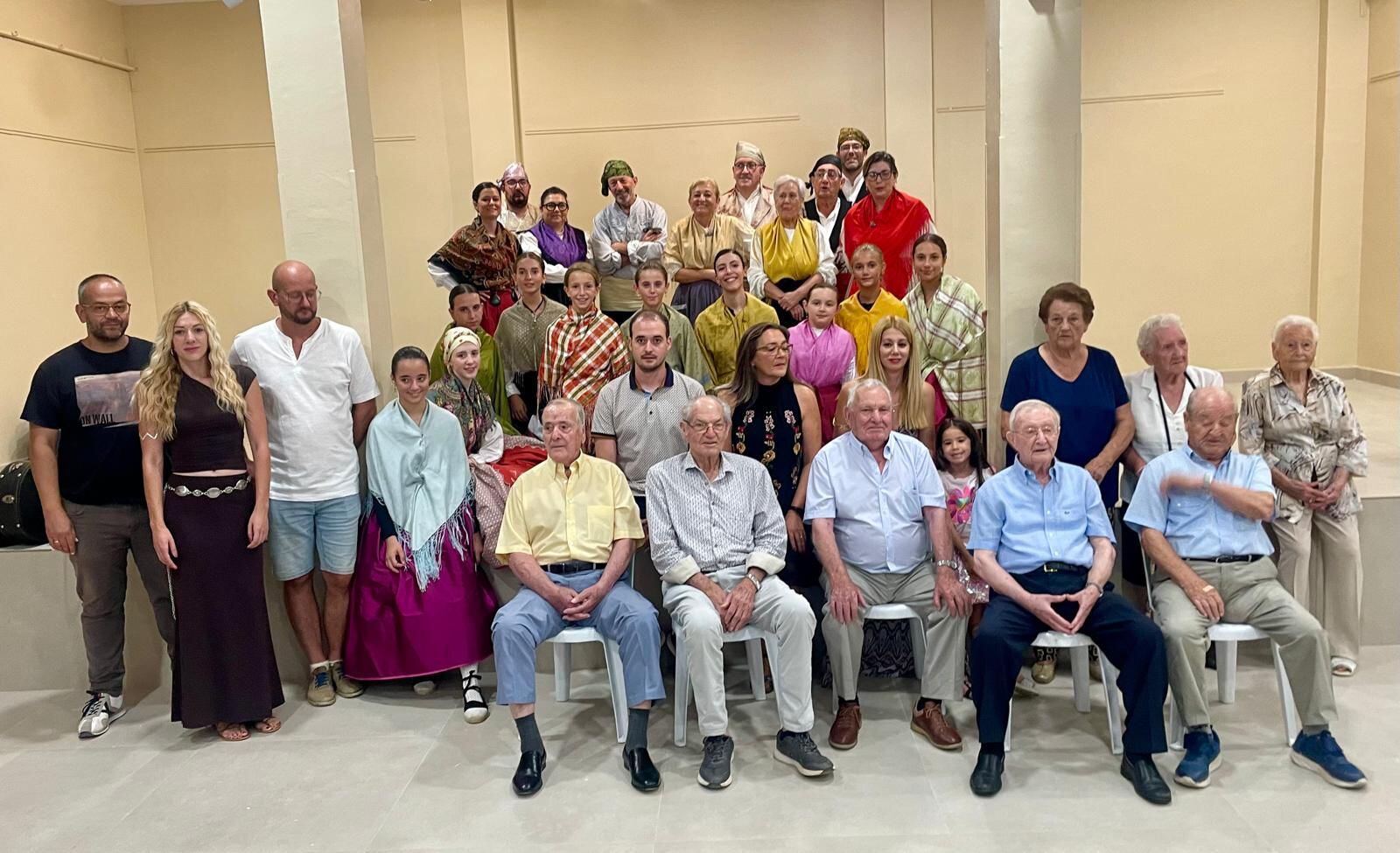 Uno de los actos más emotivos fue el homenaje a los mayores de 90 años del municipio. Foto: Ayuntamiento de Esplús