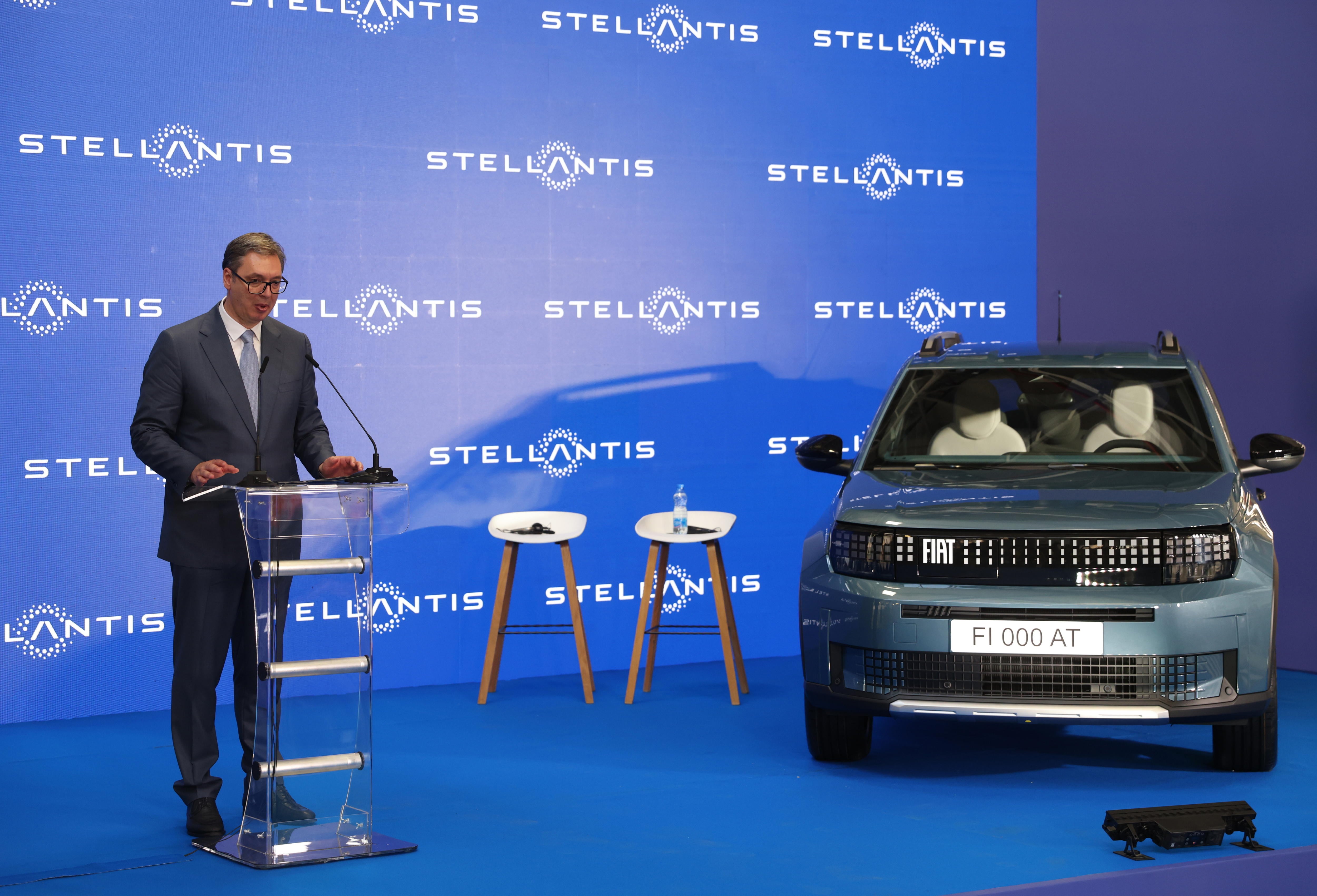 Kragujevac (Serbia), 22/07/2024.- Serbian President Aleksandar Vucic delivers a speech at the Stellantis manufacturing plant in Kragujevac, Serbia, 22 July 2024. The new Fiat Grande Panda is the first model of the new global line-up based on a multi-energy platform, according to a press statement, with serial production expected in two months. Stellantis inaugurated the new electric car production lines at its Serbian plant in Kragujevac. This initiative is part of a 190 million euro investment by Stellantis and Serbia to produce electric vehicles, with the Grande Panda set to be available in electric and hybrid versions. EFE/EPA/ANDREJ CUKIC
