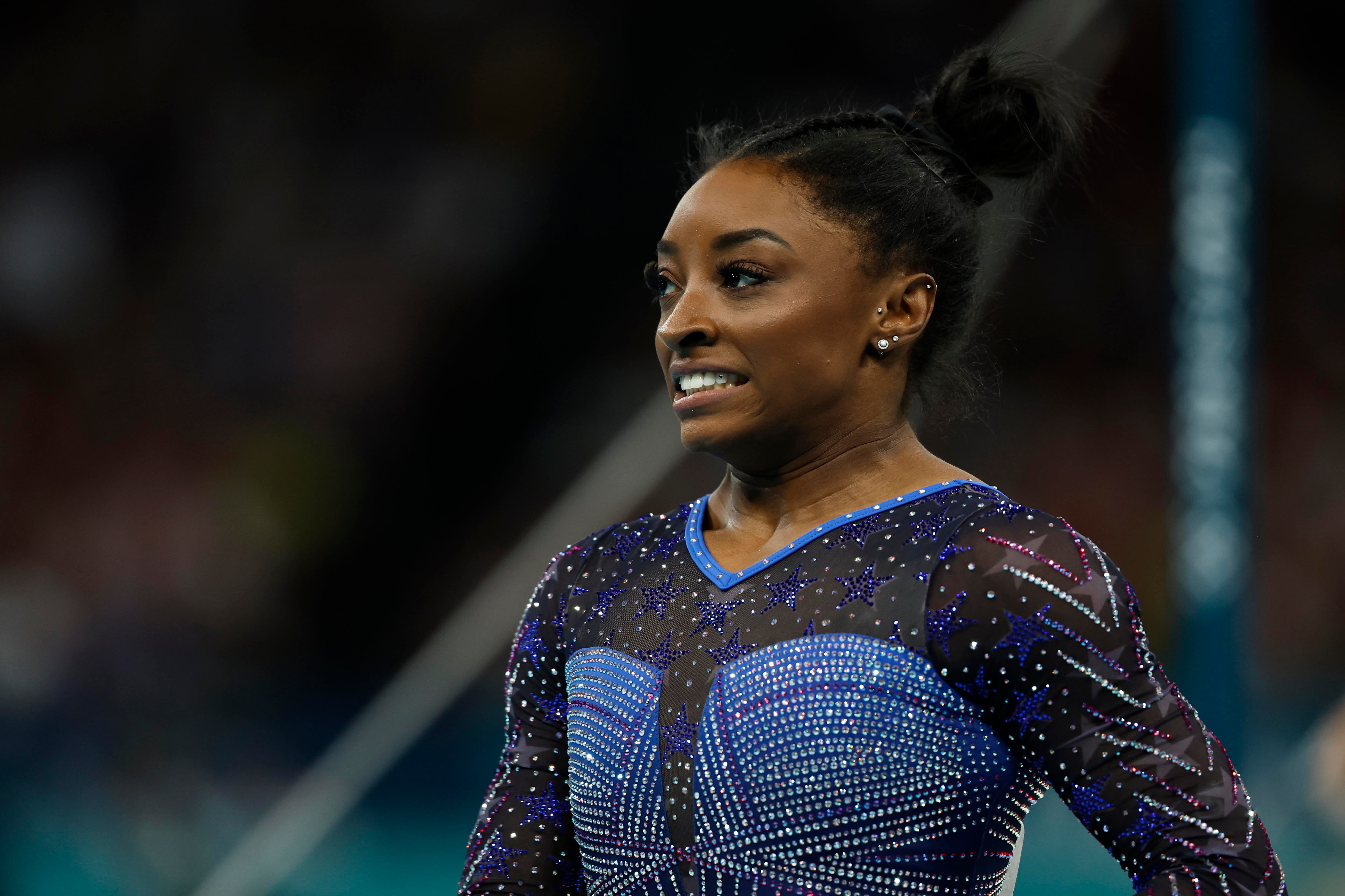 Simone Biles durante un momento de la competición de gimnasia artística de los Juegos Olímpicos de París en las que se ha consolidado, obteniendo la medalla de oro.