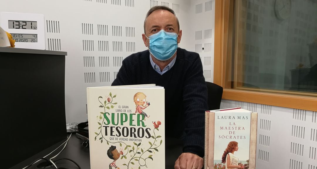 &#039;El gran libro de los super tesoros&#039; y &#039;La maestra de Sócrates&#039; protagonizan nuestras recomendaciones en Rincón Literario