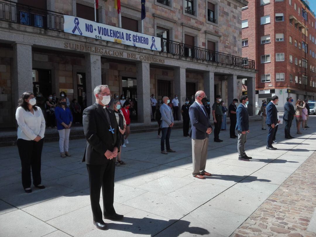 El Obispo de Zamora, Fernando Valera en la concentración contra el último asesisanto machista