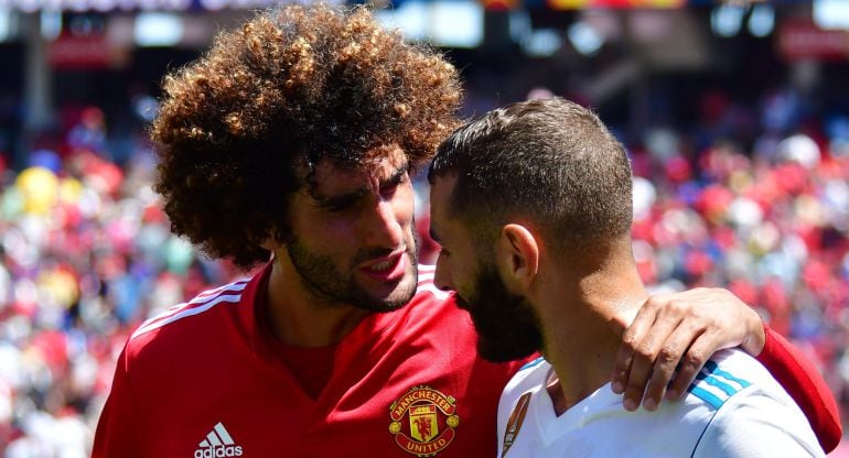 Fellaini y Benzema, durante el partido de Santa Clara