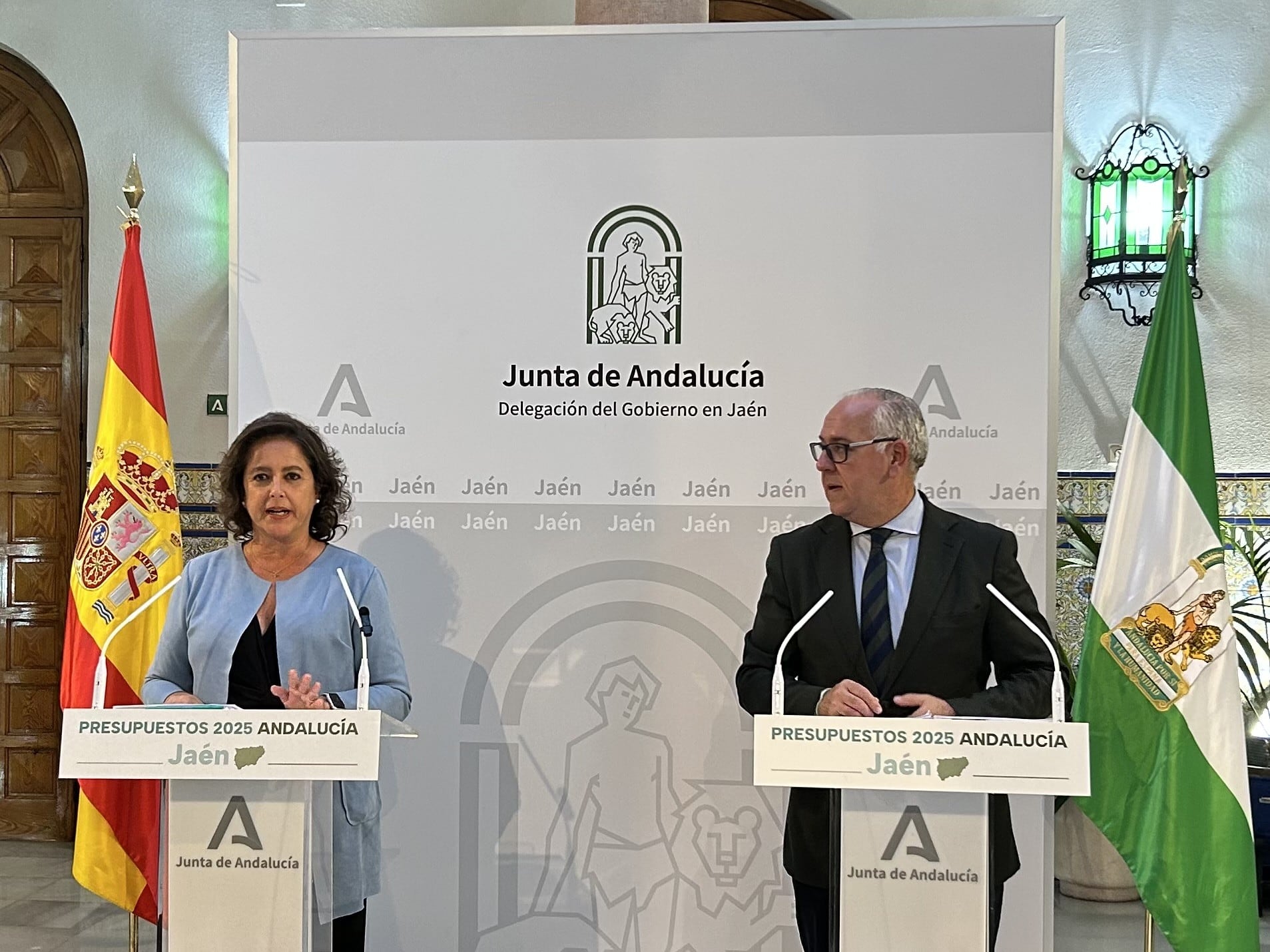 La consejera de Sostenibilidad y Medio Ambiente, Catalina García, y el delegado del gobierno en Jaén, Jesús Estrella.