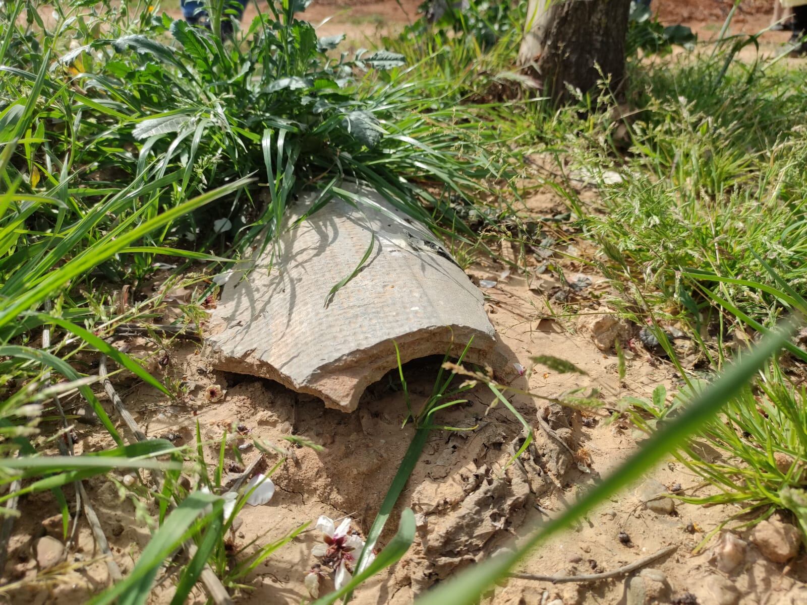Placa d'amiant trobada en un hort de Rubí