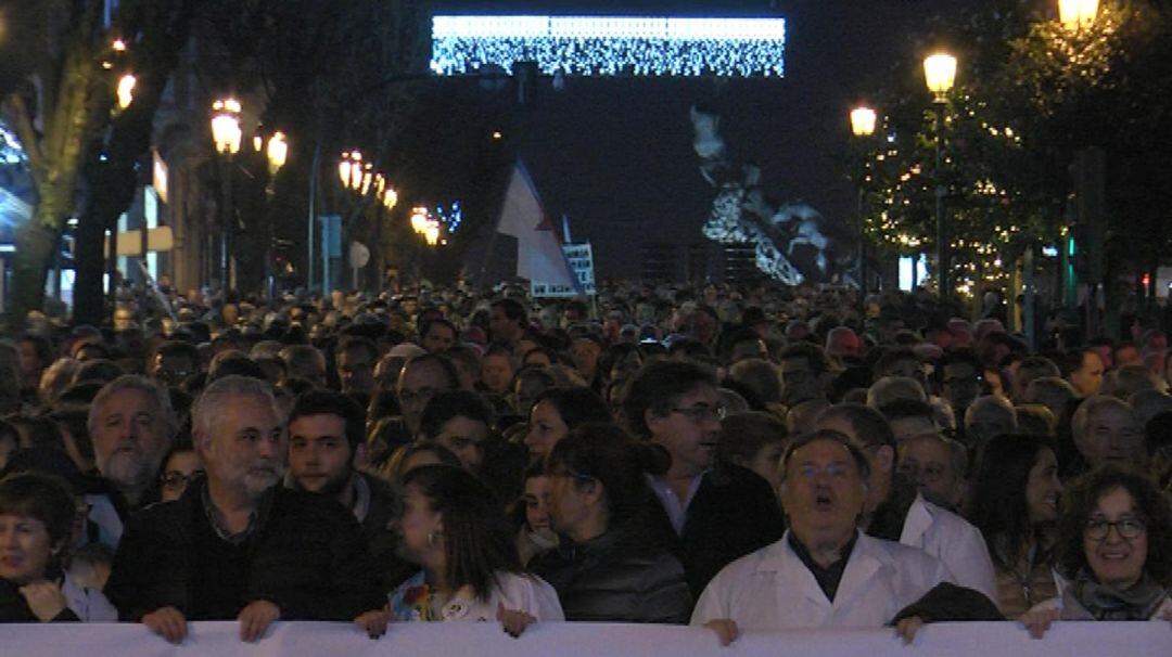 Miles de personas salieron a la calle en defensa de la sanidad