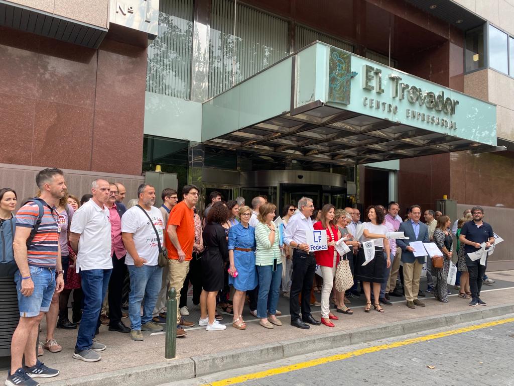 Trabajadores de Trabajo y Seguridad Social protestan en su sede de Zaragoza