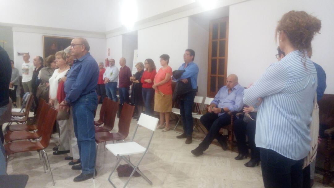 Momento del minuto de silencio en el último pleno de la corporación de Dénia.