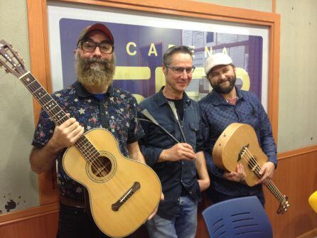 David, Enrique y Manuel de D. Donnier & His Bones