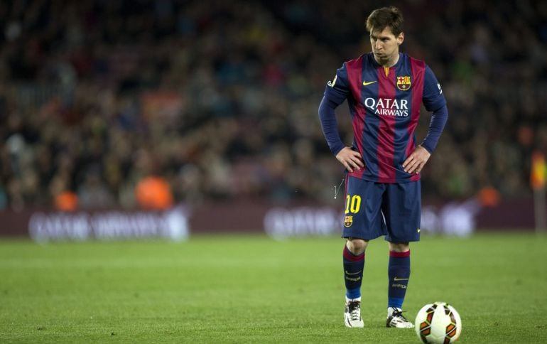 GRA406. BARCELONA, 08/04/2015.- El delantero argentino del FC Barcelona Lionel Messi (d), durante el partido frente al FC Barcelona de la trigésima jornada de liga de Primera División que se juega esta tarde en el Camp Nou. EFE/Alejandro García