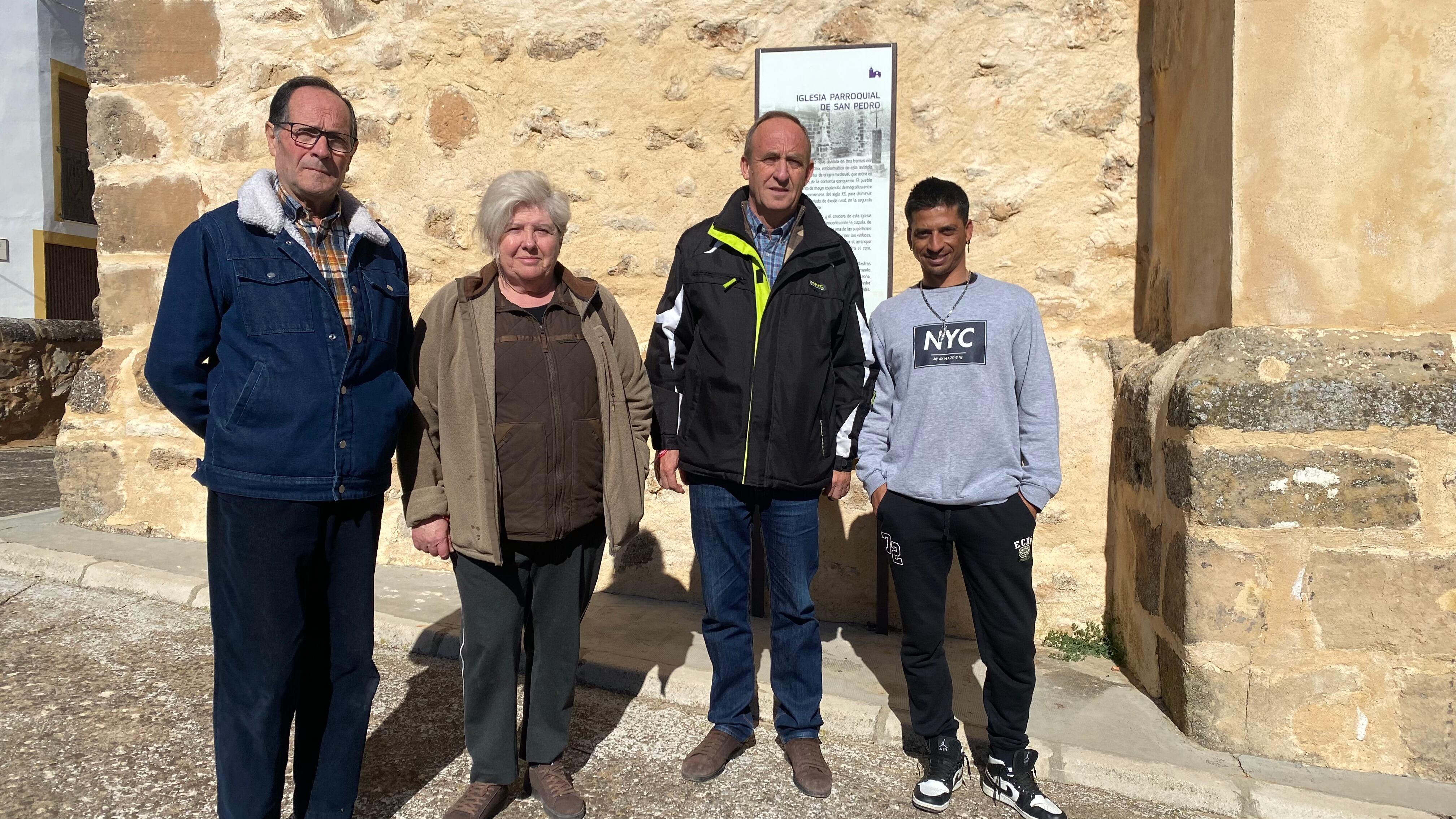 José Antonio Torres (concejal), Rosa Carabaño (alcaldesa), Amadeo López (concejal) y Yelasco Markov.