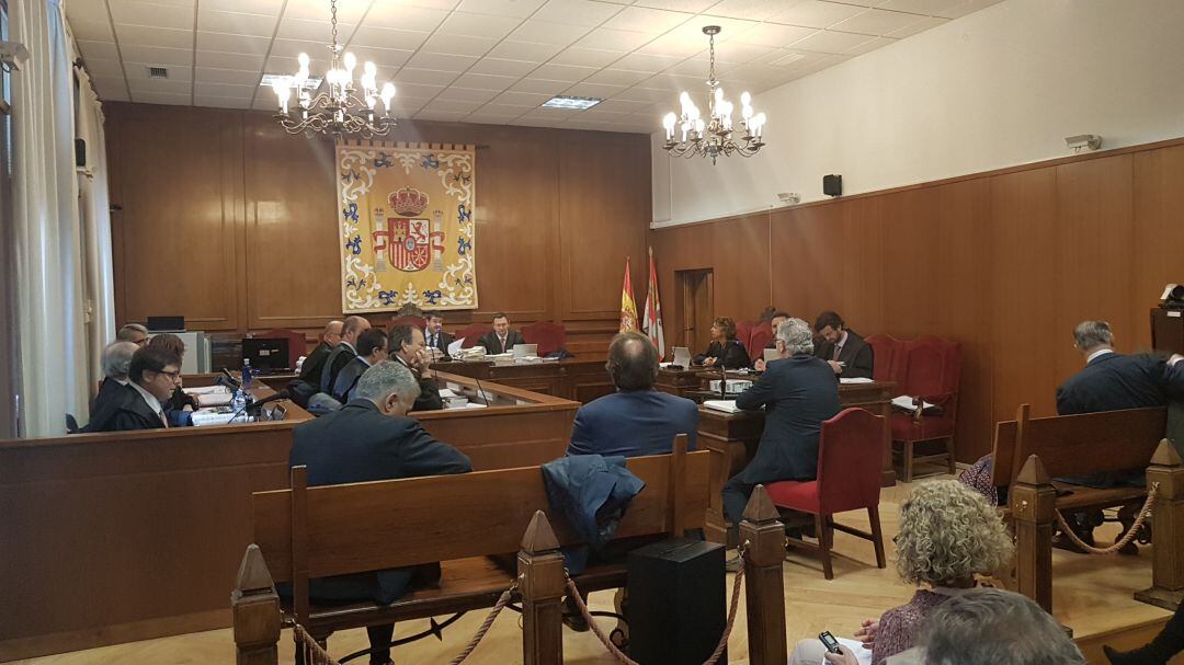 Sala de la Audiencia Provincial de Segovia durante una de las sesiones del juicio de las prejubilaciones de Caja Segovia