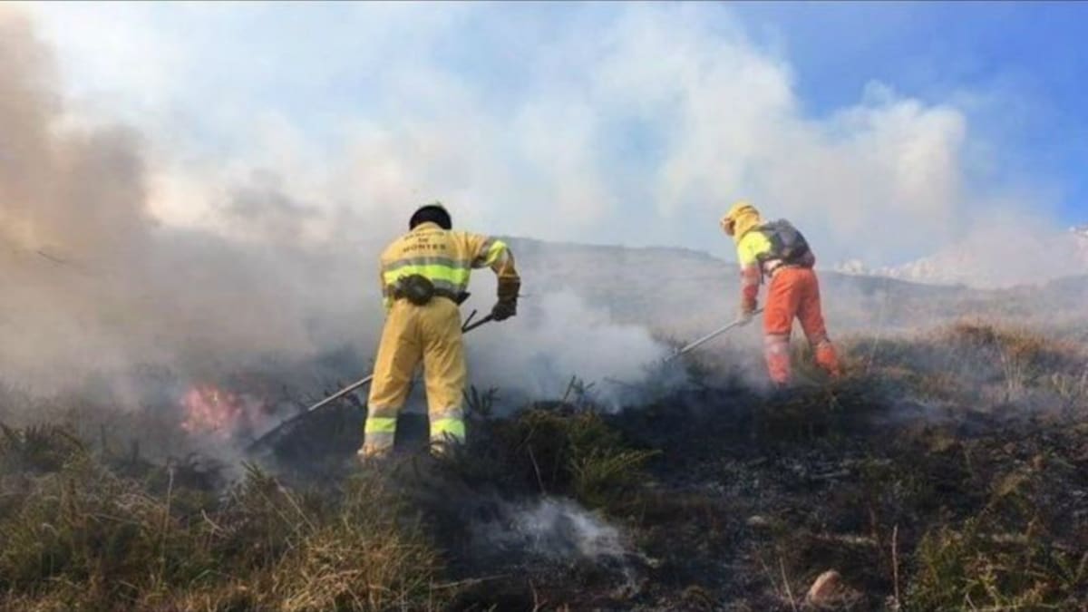 Se mantienen nueve incendios forestales activos en Cantabria