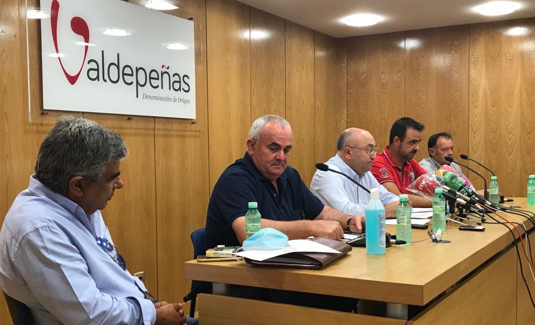 El sector productor de la D.O. Valdepeñas continúa con su ultimátum