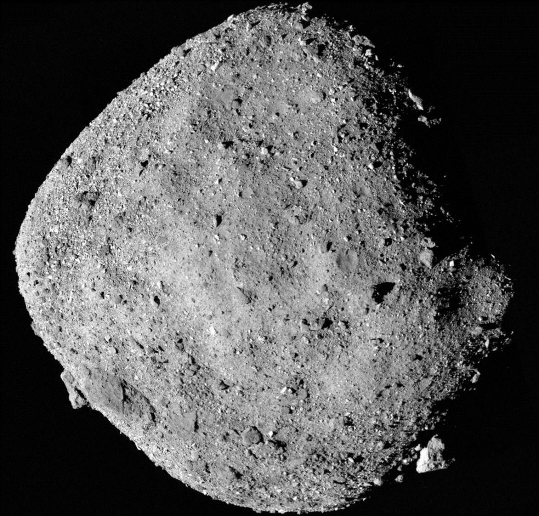 Imagen del asteroide Bennu tomada por una sonda espacial de la NASA. 