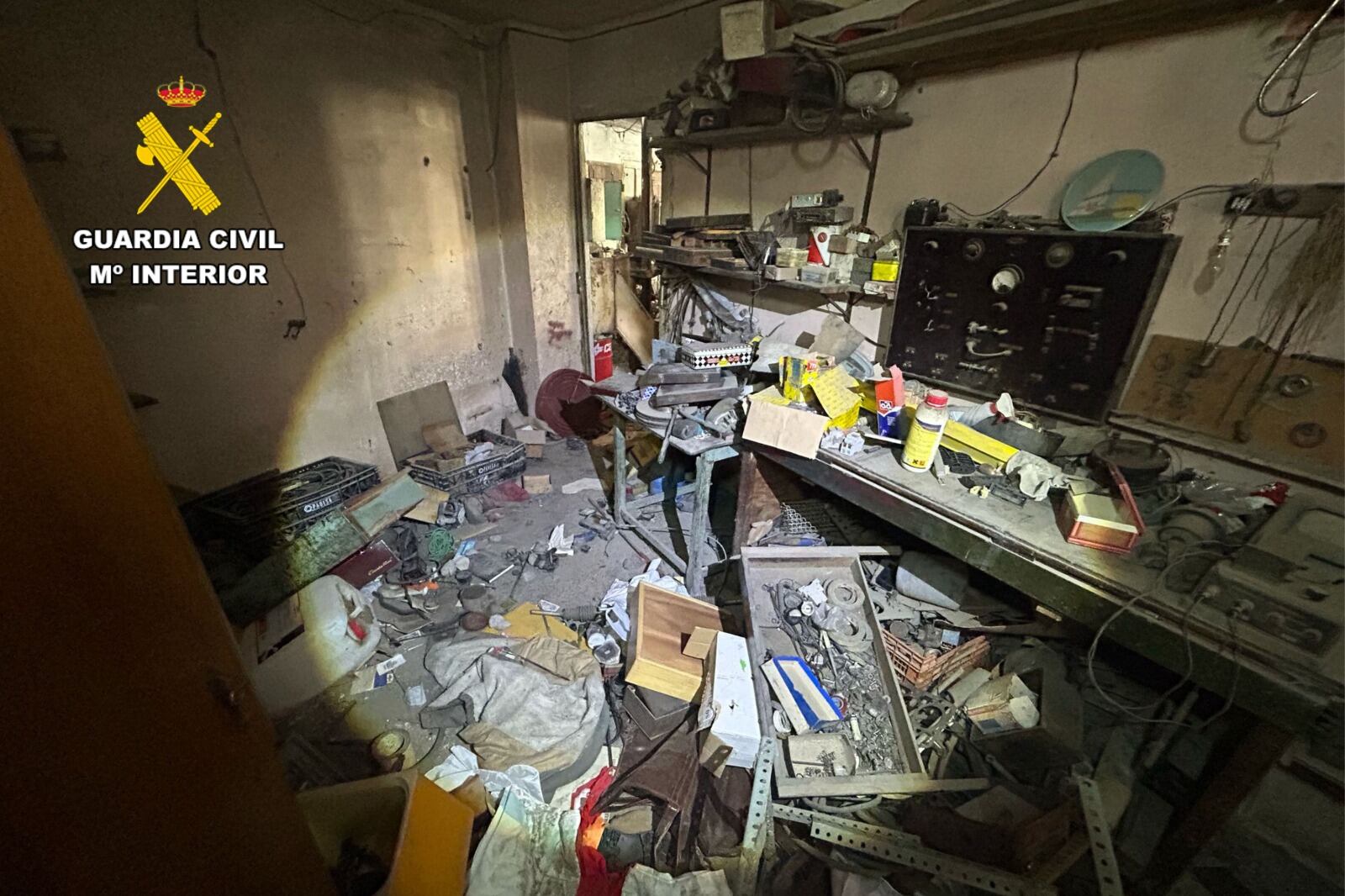 Pillados in fraganti robando en un taller de Tauste/ Guardia Civil