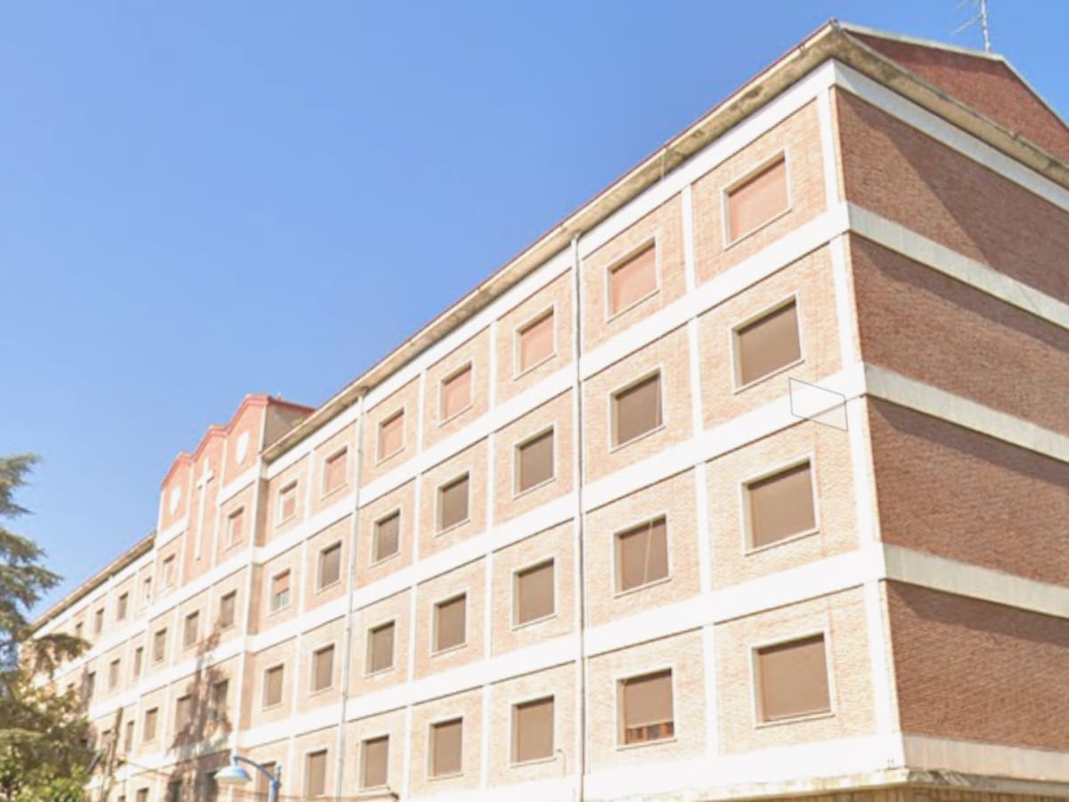 El Ayuntamiento arreglará los aleros del edificio de Las Francesas