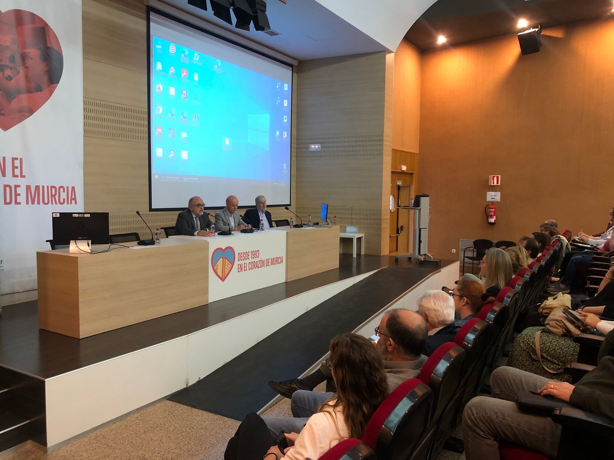 El director general de Salud Pública y Adicciones, José Jesús Guillén, inauguró la jornada técnica sobre chinches de cama en el hospital Morales Meseguer