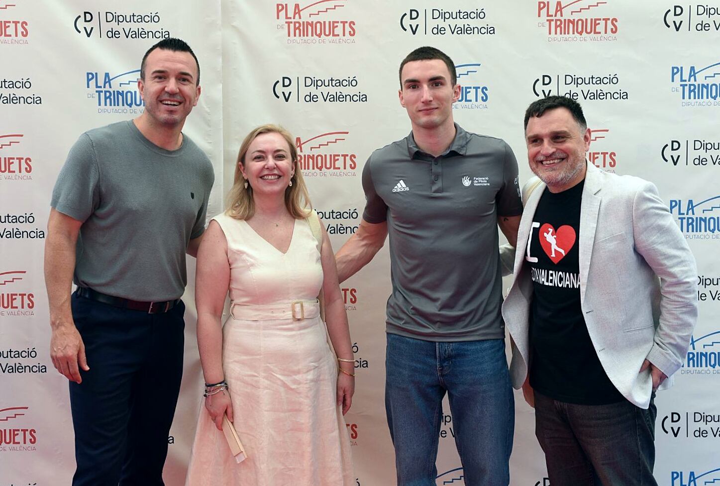 Vicent Mompó, Natàlia Enguix, Iván Esparza y Òscar Borrell durante la presentación del nuevo Pla de Trinquets de la Diputació de València, celebrada en el Genovés