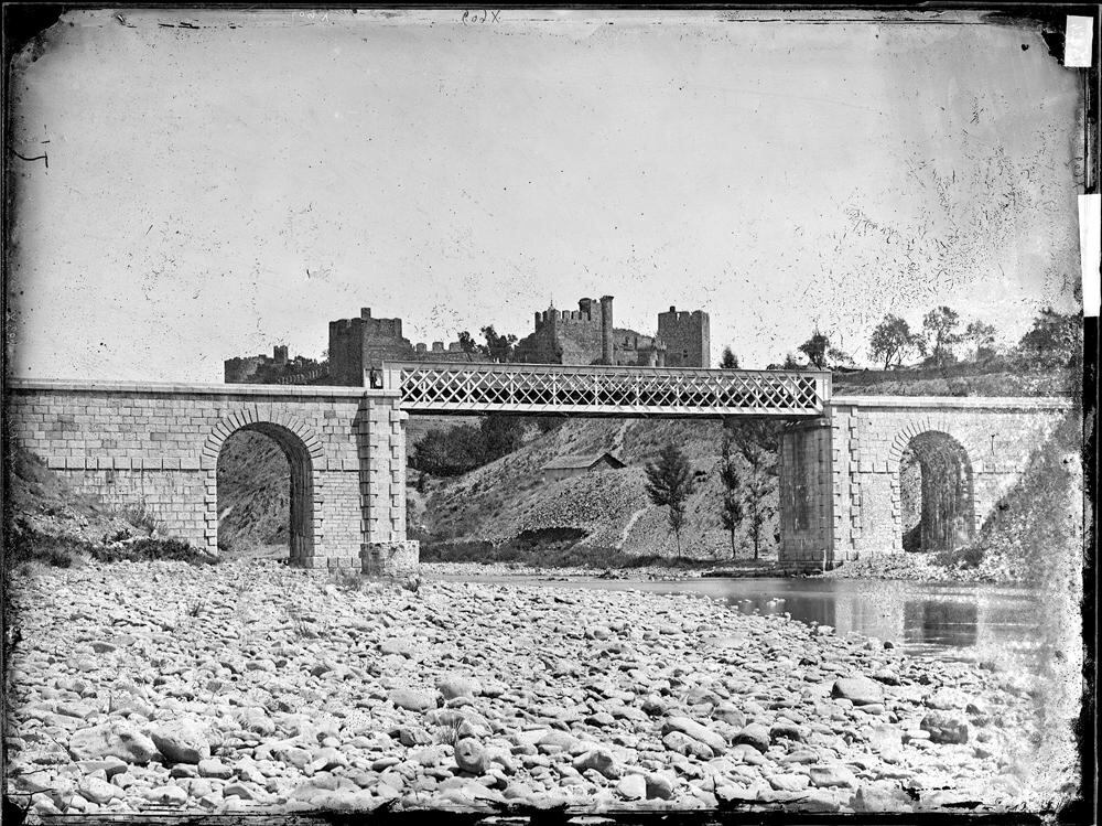 Puente del ferrocarril y castillo de Ponferrada